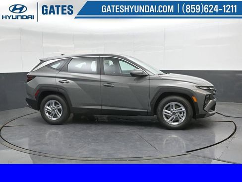 New 2026 Hyundai Tucson SE image 1