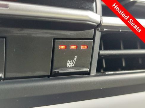 Used 2025 Toyota Sienna XLE FWD image 14
