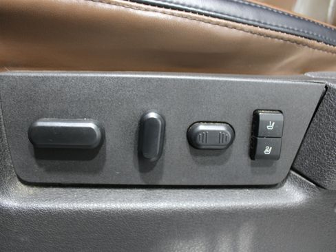 Used 2013 Ford F150 Platinum AWD/4WD image 4