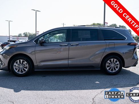 Certified 2021 Toyota Sienna XLE image 4