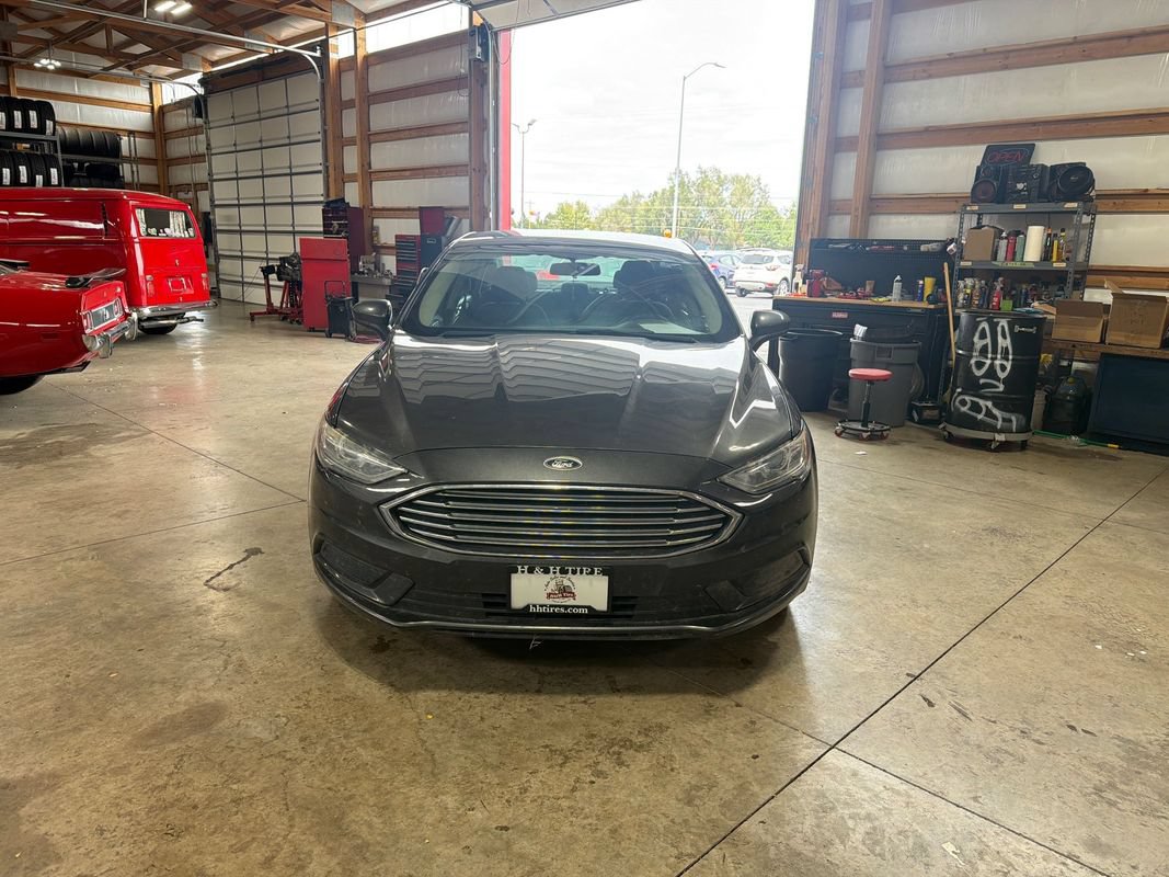 Used 2018 Ford Fusion SE FWD image 5