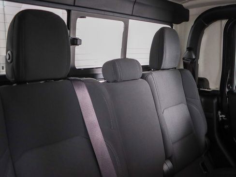 Used 2021 Jeep Gladiator Sport image 27