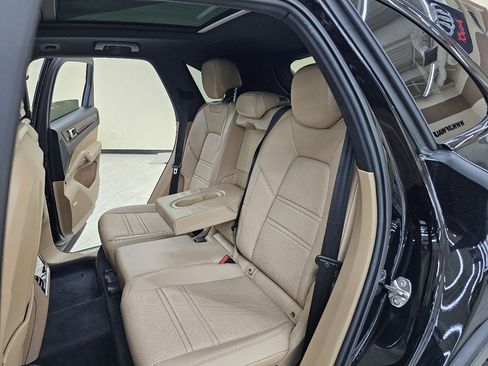 Used 2020 Porsche Cayenne image 26