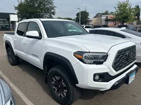 Used 2023 Toyota Tacoma TRD Off-Road w/ TRD Premium Off Road Package AWD/4WD image 7