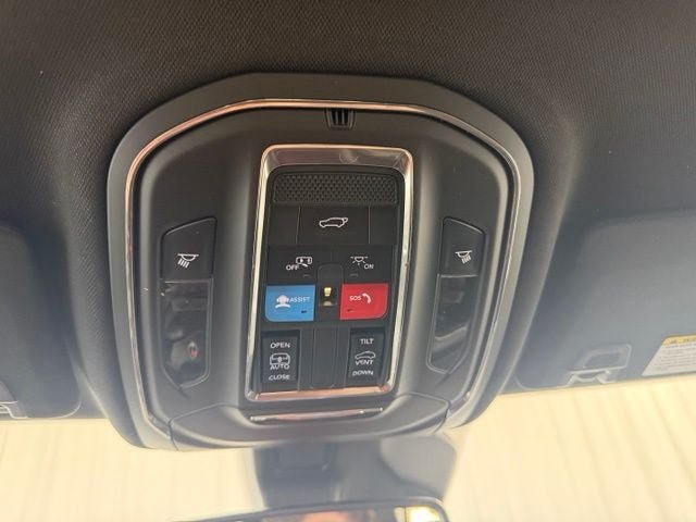 Used 2025 Jeep Grand Cherokee L Altitude AWD/4WD image 19