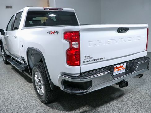 Used 2024 Chevrolet Silverado 2500 LT AWD/4WD image 9