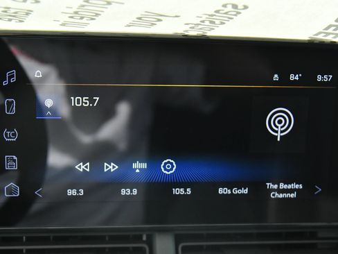 Used 2025 Chevrolet Trax LT FWD image 22