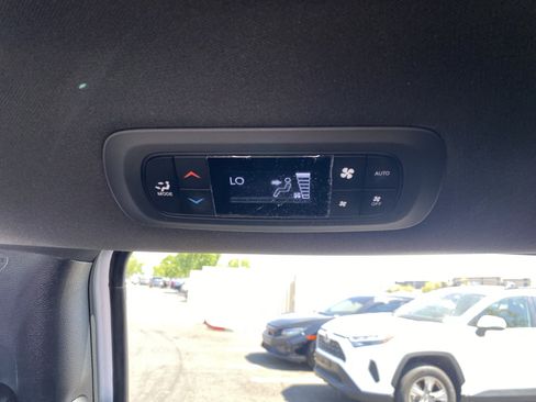 Used 2025 Chrysler Voyager LX FWD image 18