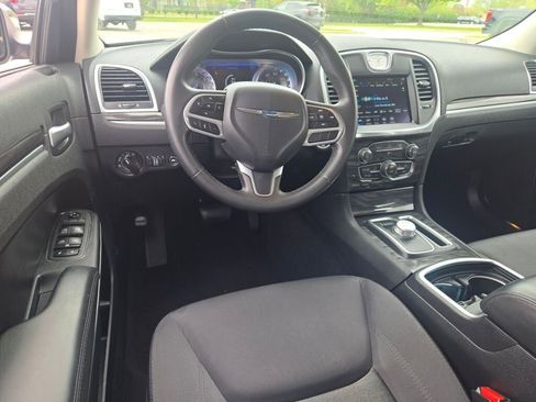 Used 2021 Chrysler 300 Touring w/ Chrome Appearance Package RWD image 21