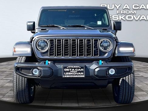 Used 2024 Jeep Wrangler Unlimited w/ Convenience Group AWD/4WD image 3