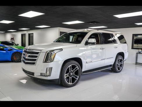 Used 2017 Cadillac Escalade Luxury AWD/4WD image 1
