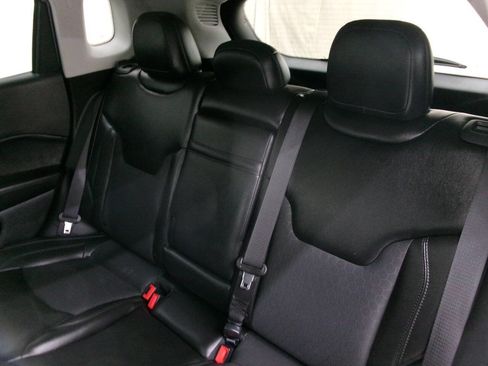 Used 2019 Jeep Compass Latitude AWD/4WD image 18