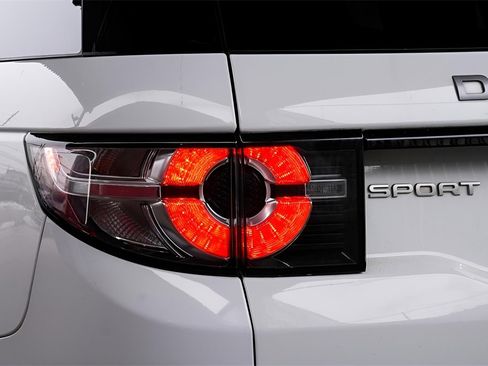 Used 2019 Land Rover Discovery Sport SE image 14