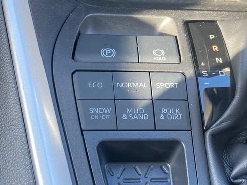 Certified 2022 Toyota RAV4 XLE Premium AWD/4WD image 18