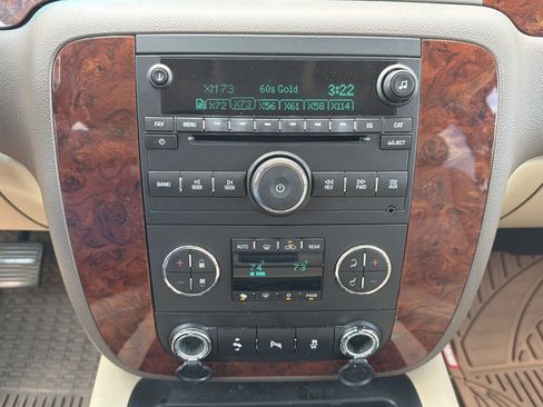 Used 2014 Chevrolet Tahoe LT RWD image 17