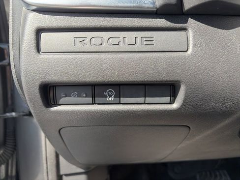 Used 2024 Nissan Rogue S image 15