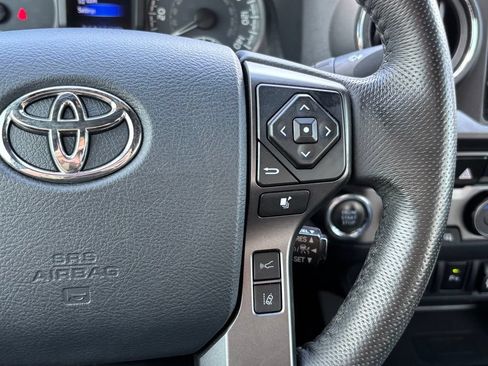Used 2019 Toyota Tacoma TRD Off-Road AWD/4WD image 17