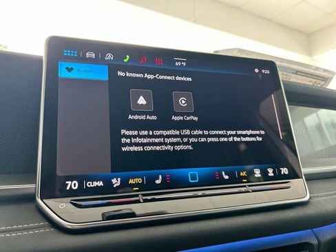 New 2026 Volkswagen Tiguan SE R-Line FWD image 24