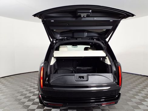 Used 2025 Land Rover Range Rover SE image 8