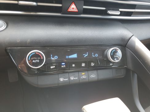 Used 2023 Hyundai Elantra SEL FWD image 20