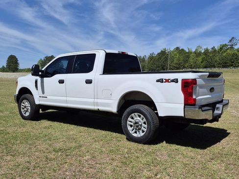 Used 2017 Ford F250 XLT AWD/4WD image 5