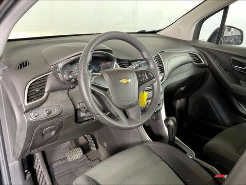 Used 2018 Chevrolet Trax LS FWD image 16