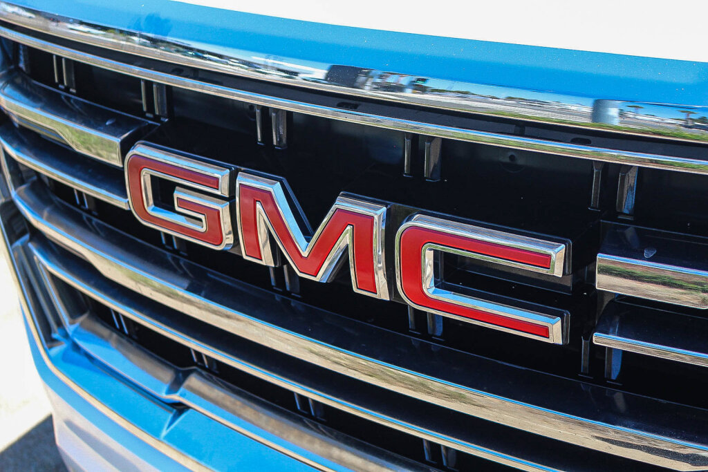 Used 2024 GMC Yukon XL SLT RWD image 24