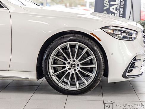 Used 2022 Mercedes-Benz S 500 4MATIC w/ AMG Line Package image 11