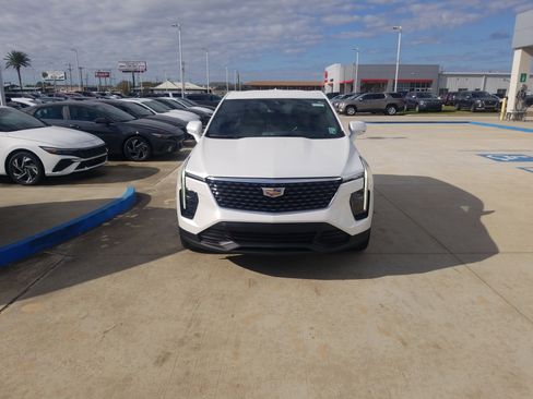 Used 2024 Cadillac XT4 Luxury w/ Cold Weather Package image 2