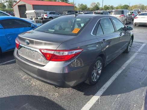 Used 2017 Toyota Camry XLE w/ Moonroof Package image 4