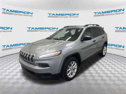 Used 2016 Jeep Cherokee Sport image 1