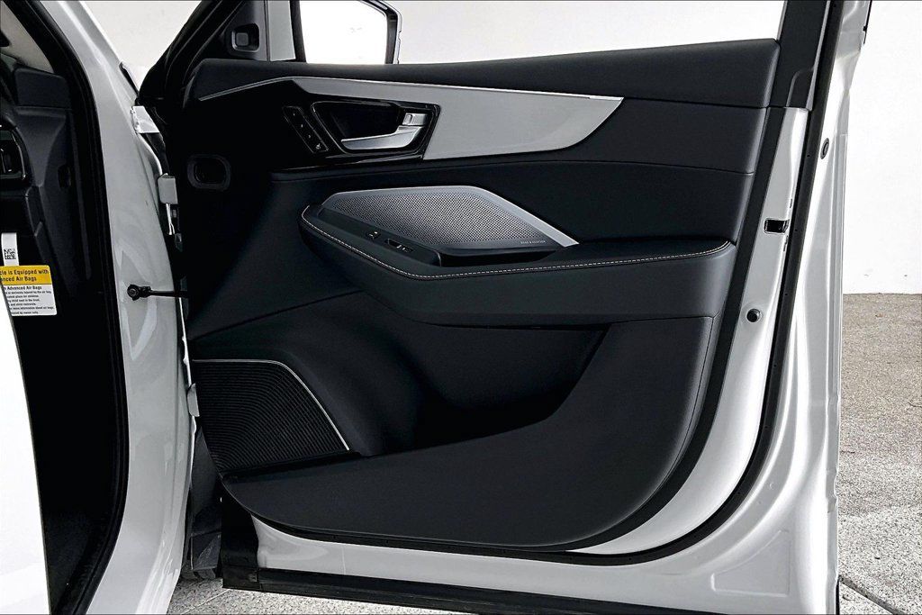 Certified 2026 Acura MDX w/ Technology Package FWD image 23