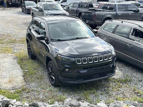 Used 2022 Jeep Compass Latitude AWD/4WD image 2