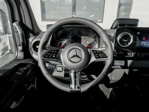 Used 2025 Mercedes-Benz Sprinter 3500 image 21