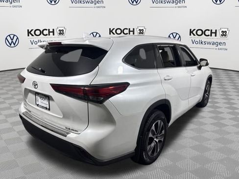 Used 2022 Toyota Highlander XLE image 8