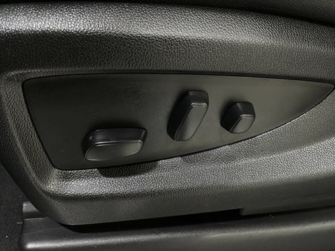 Used 2019 GMC Yukon SLT w/ Premium Edition AWD/4WD image 17