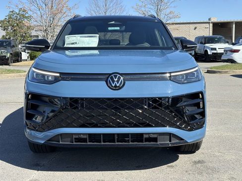 New 2026 Volkswagen Tiguan SE R-Line FWD image 8