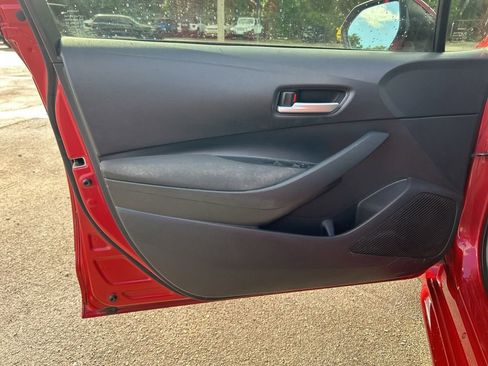 Used 2021 Toyota Corolla LE image 32