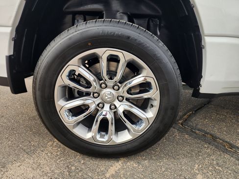 Used 2023 RAM 1500 Laramie AWD/4WD image 12