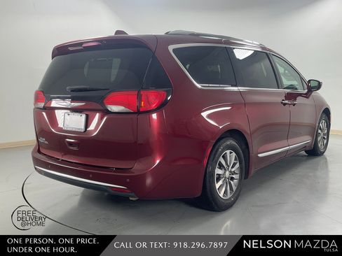 Used 2019 Chrysler Pacifica Touring-L Plus image 6
