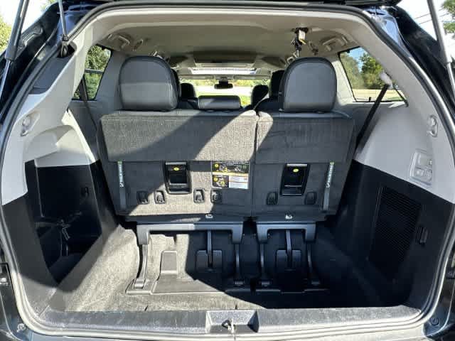 Used 2018 Toyota Sienna SE Premium FWD image 25