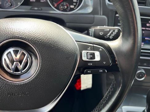 Used 2019 Volkswagen Golf S AWD/4WD image 42