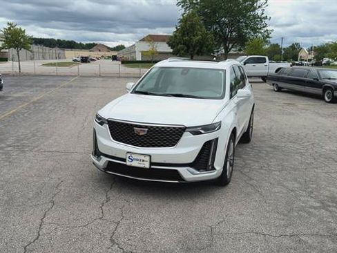 Certified 2023 Cadillac XT6 Premium Luxury AWD/4WD image 3