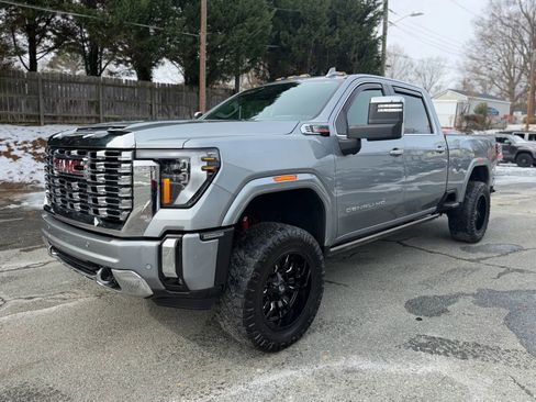 Used 2024 GMC Sierra 2500 Denali w/ Denali Reserve Package image 4