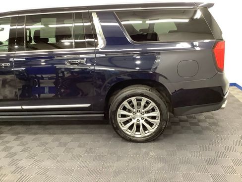 Used 2022 GMC Yukon XL Denali w/ Denali Premium Package AWD/4WD image 4