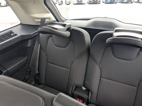 Used 2025 Volvo XC90 B6 Plus image 28