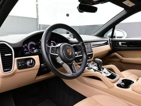 Certified 2023 Porsche Cayenne image 4