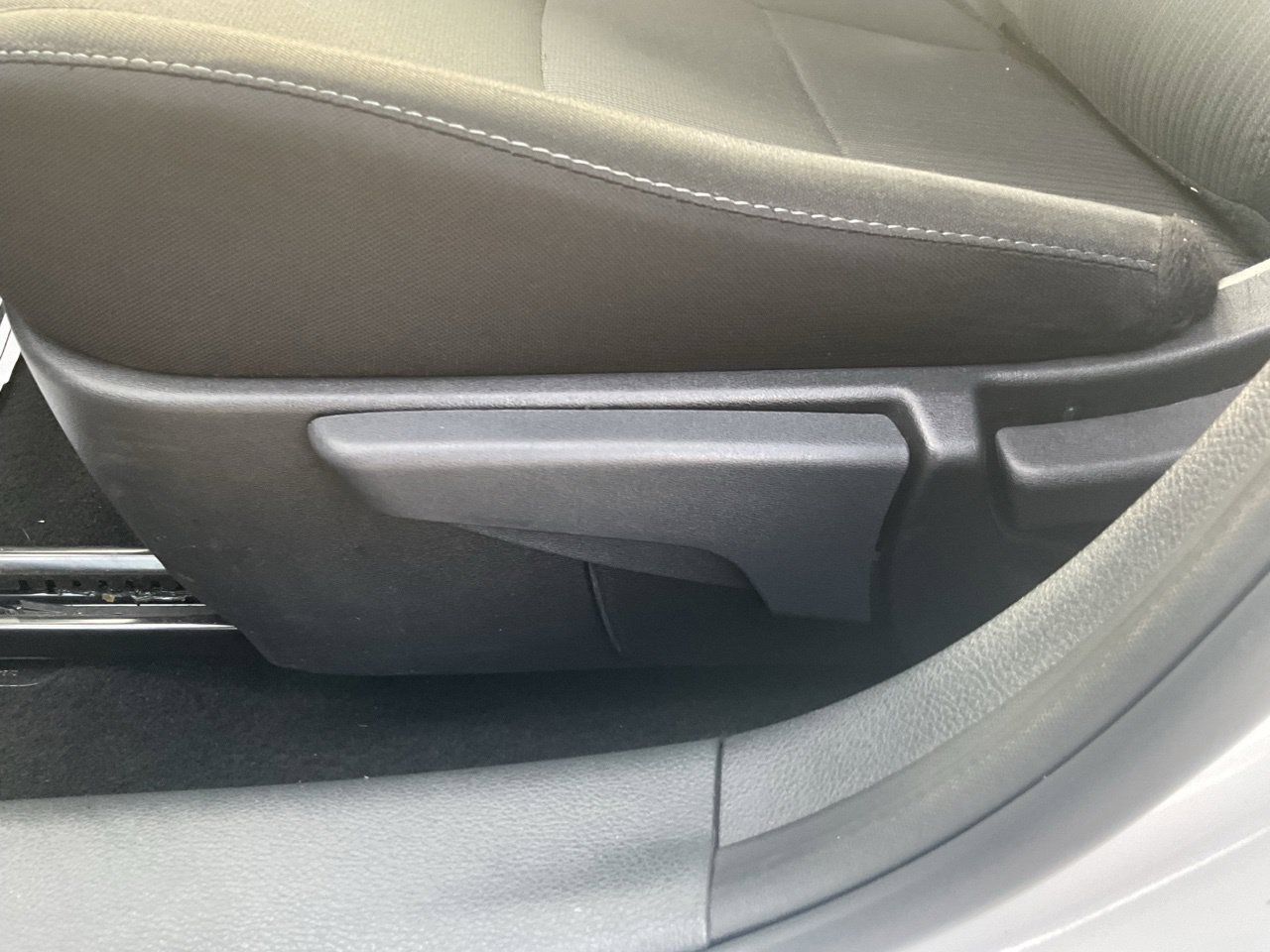 Used 2025 Nissan Sentra SV FWD image 11
