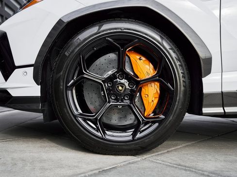 Used 2024 Lamborghini Urus Performante image 3