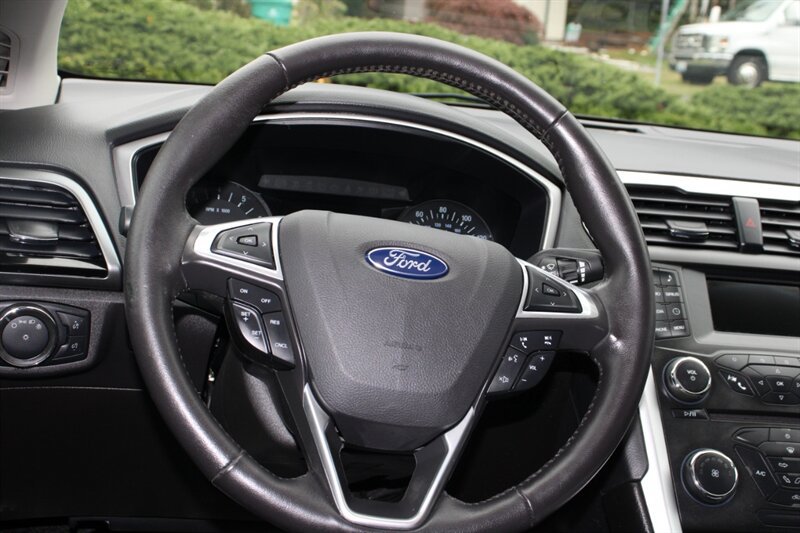 Used 2016 Ford Fusion SE w/ Equipment Group 201A FWD image 17